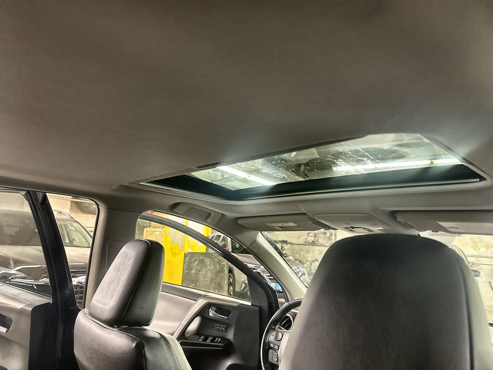 Thumbnail: 2018 Toyota RAV4 - 23