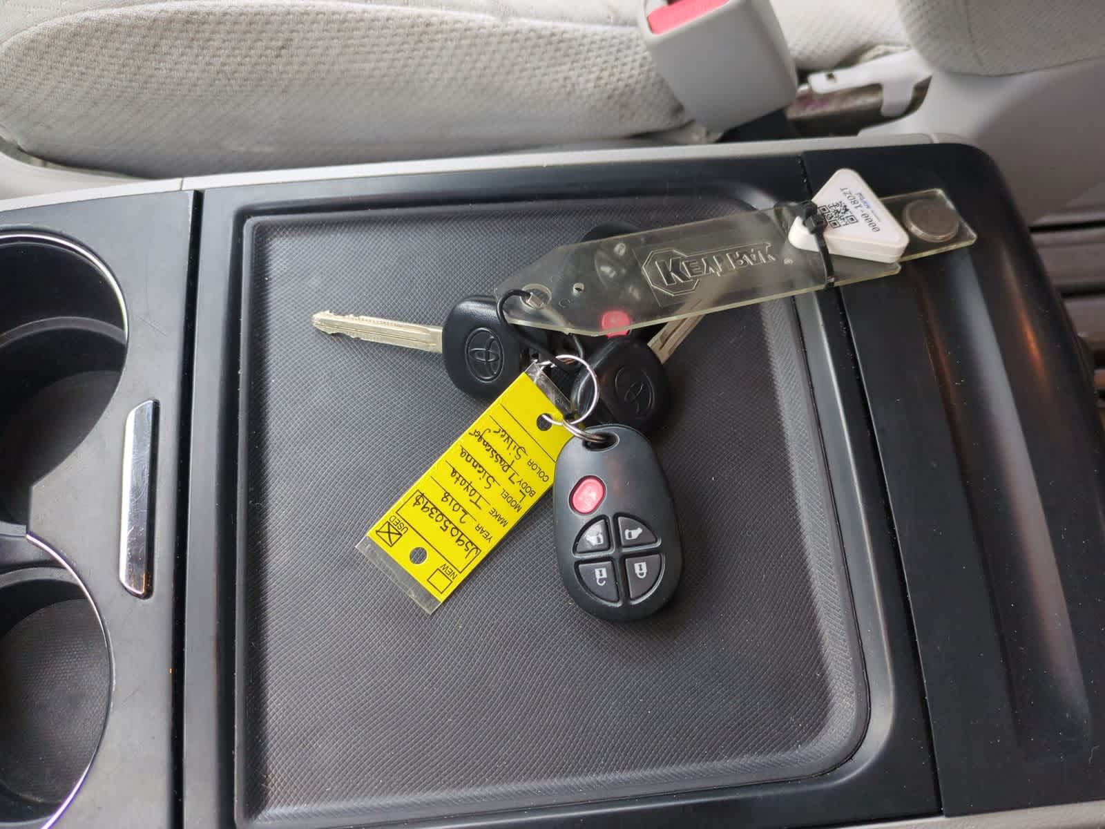 Thumbnail: 2018 Toyota Sienna - 34