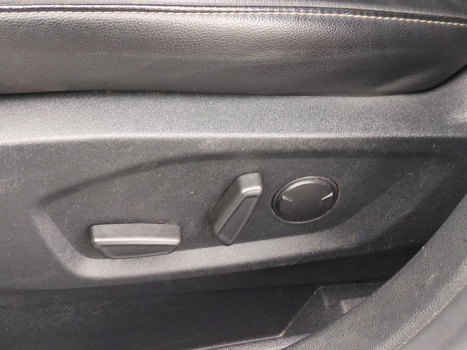 Thumbnail: 2020 Ford Edge - 17