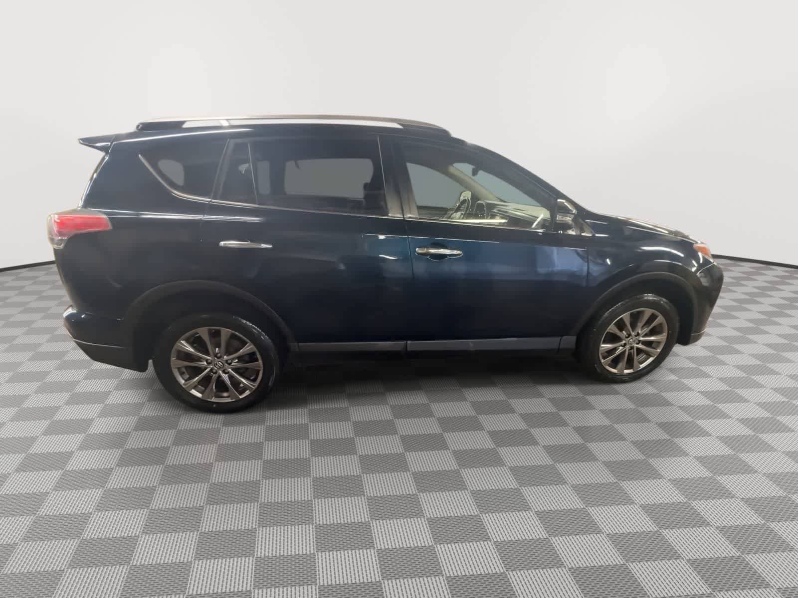 Thumbnail: 2018 Toyota RAV4 - 9