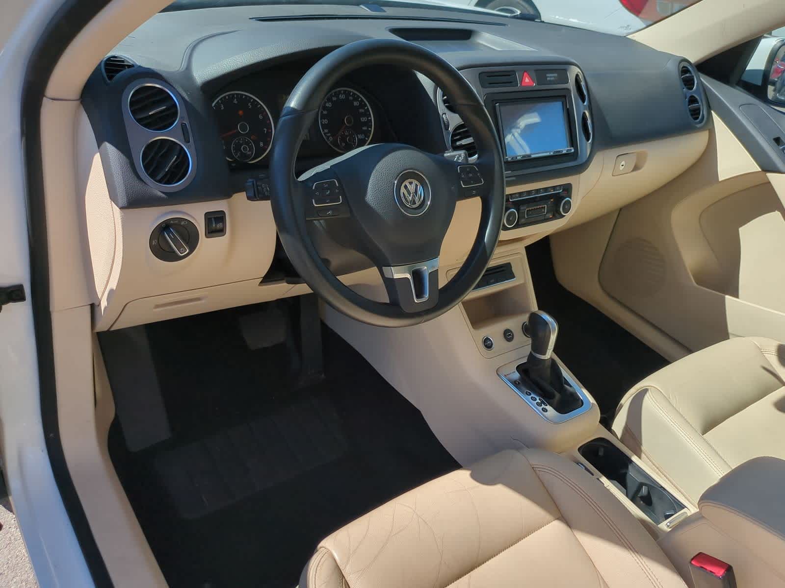 Thumbnail: 2011 Volkswagen Tiguan - 10