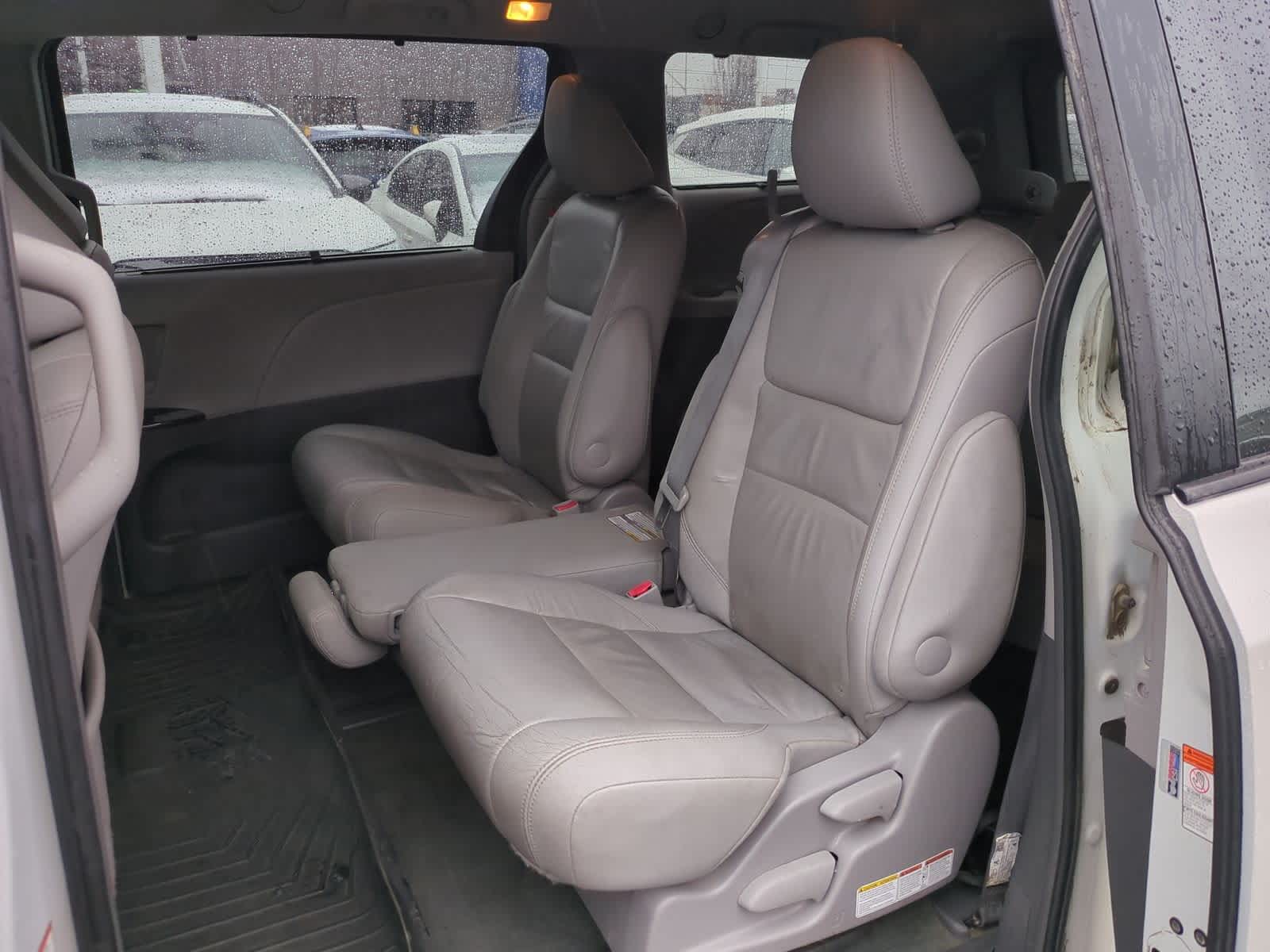 Thumbnail: 2017 Toyota Sienna - 21