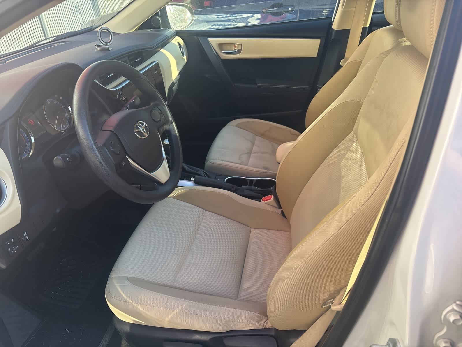 2017 Toyota Corolla L photo 2