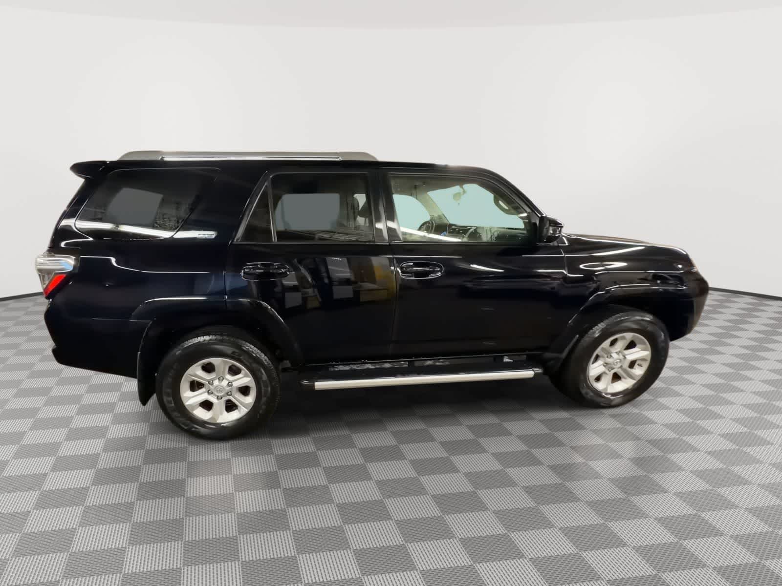 Thumbnail: 2015 Toyota 4Runner - 9
