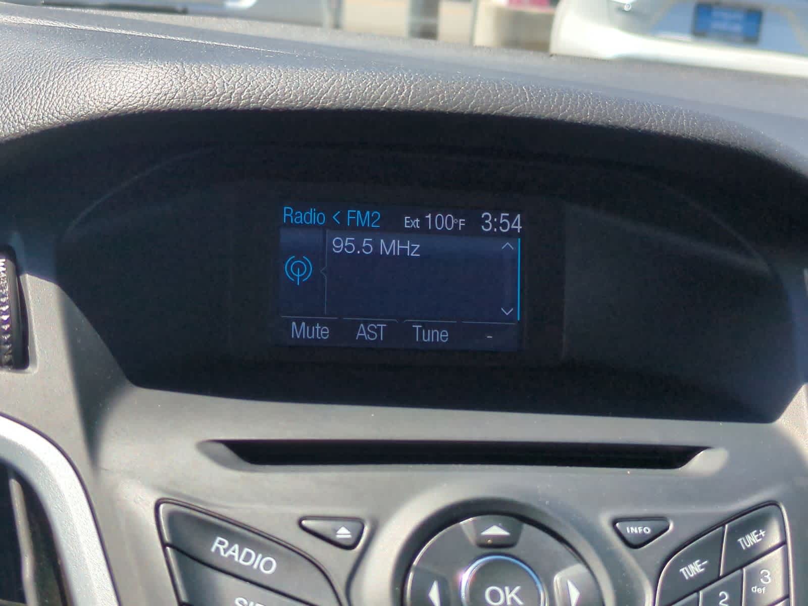 Thumbnail: 2014 Ford Focus - 28