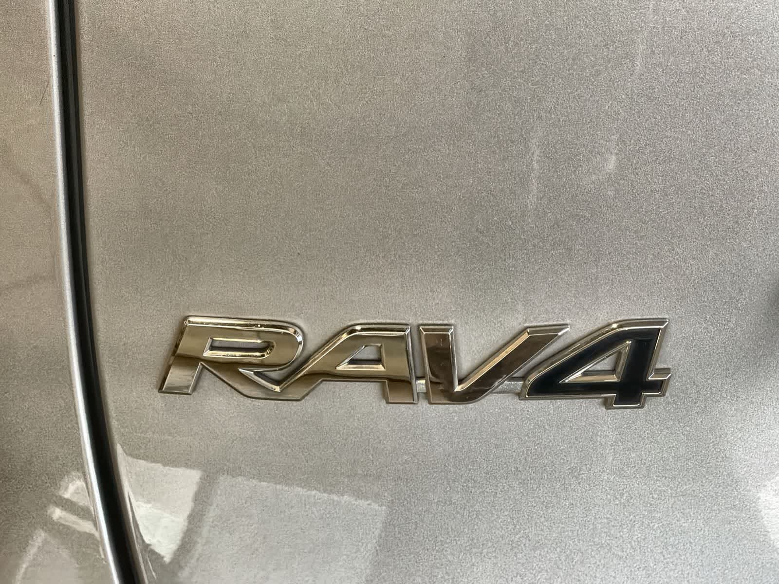 Thumbnail: 2022 Toyota RAV4 - 12