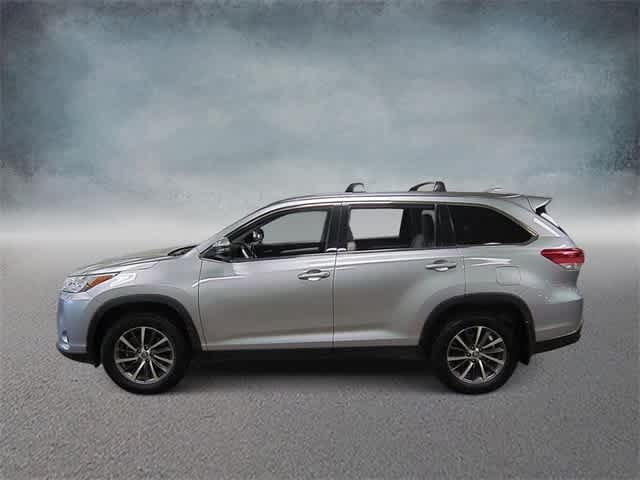 Used 2019 Toyota Highlander XLE with VIN 5TDKZRFH6KS554787 for sale in Spokane, WA