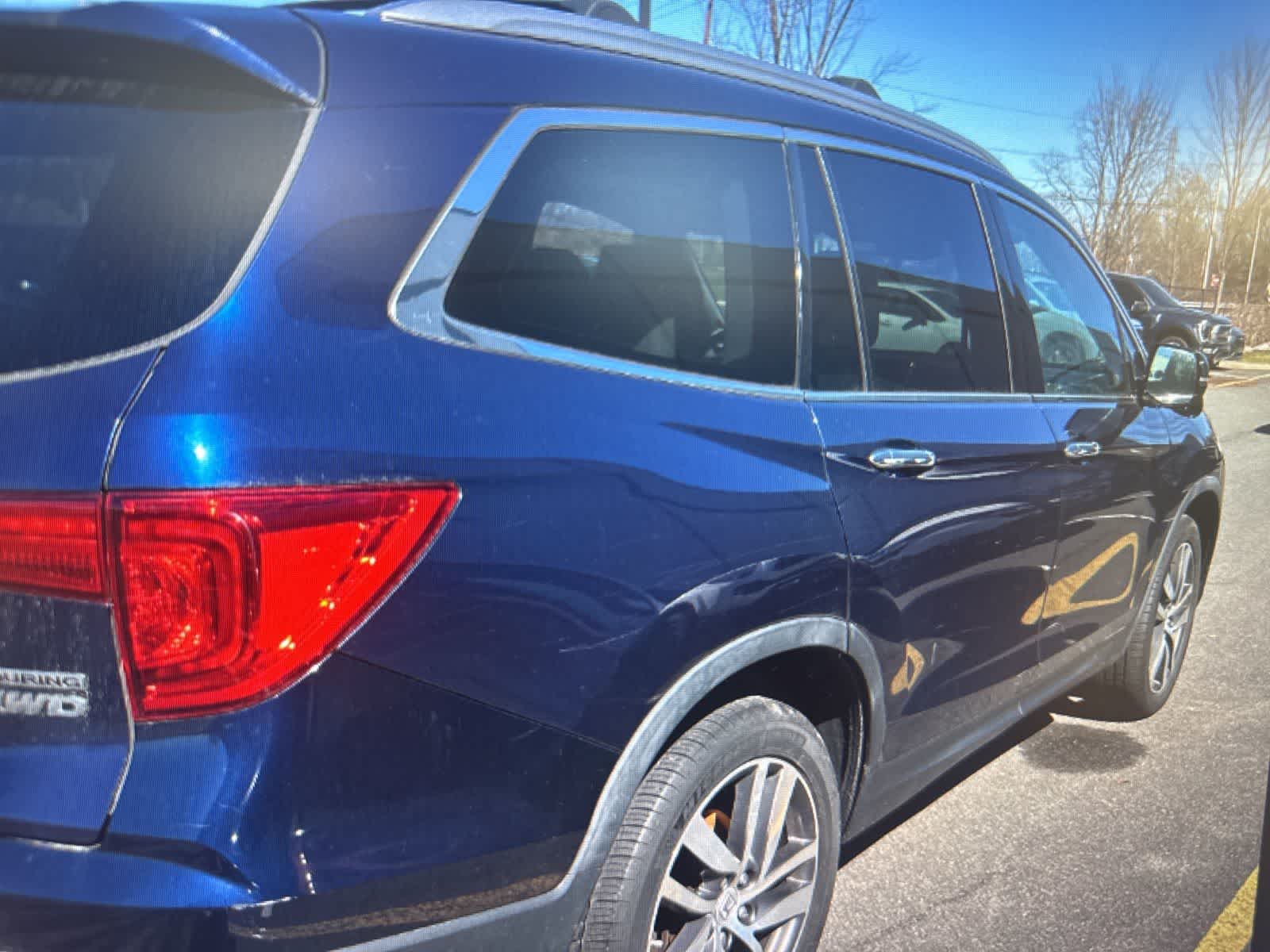 Thumbnail: 2017 Honda Pilot - 6