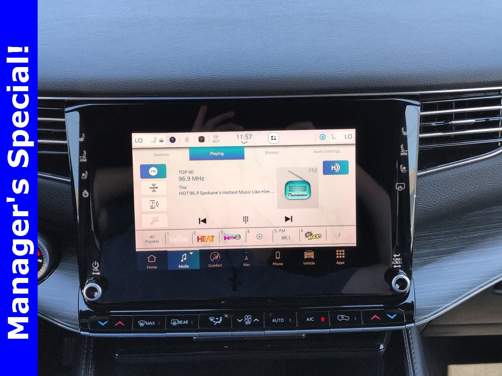 Thumbnail: 2023 Jeep Wagoneer - 28