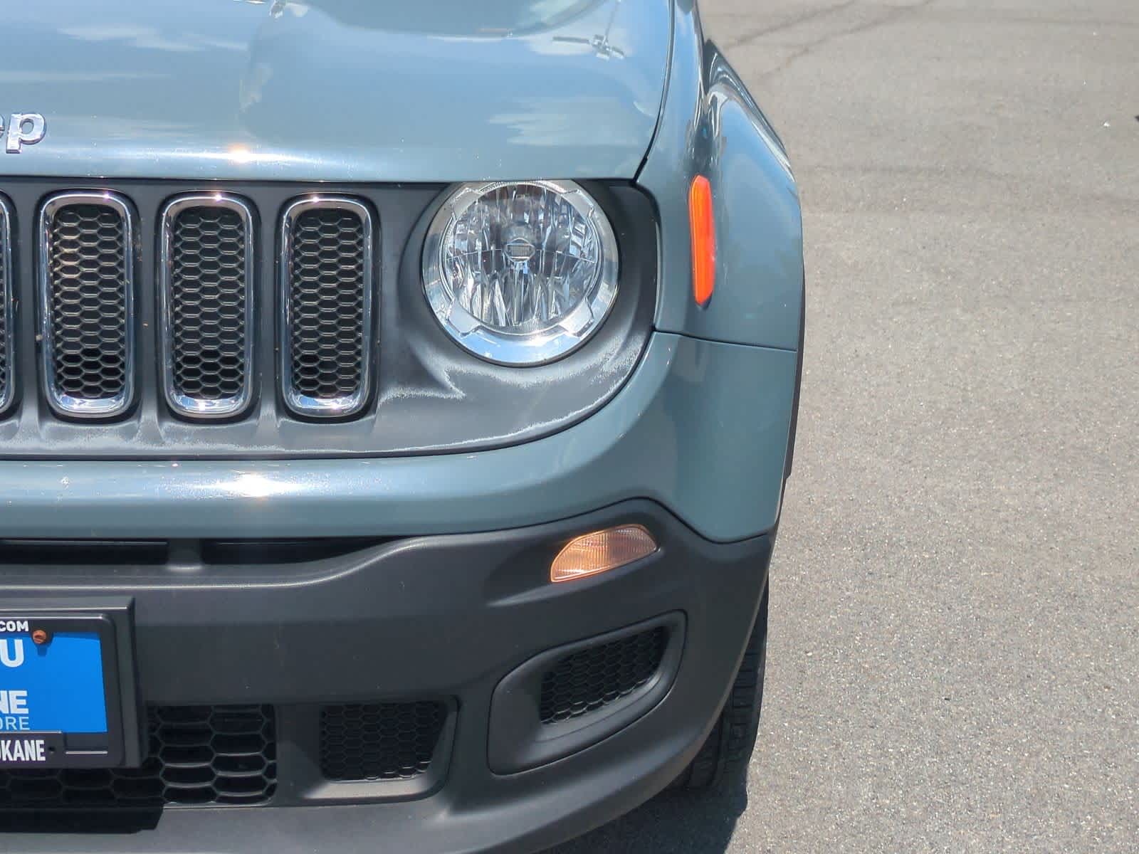 Thumbnail: 2016 Jeep Renegade - 11
