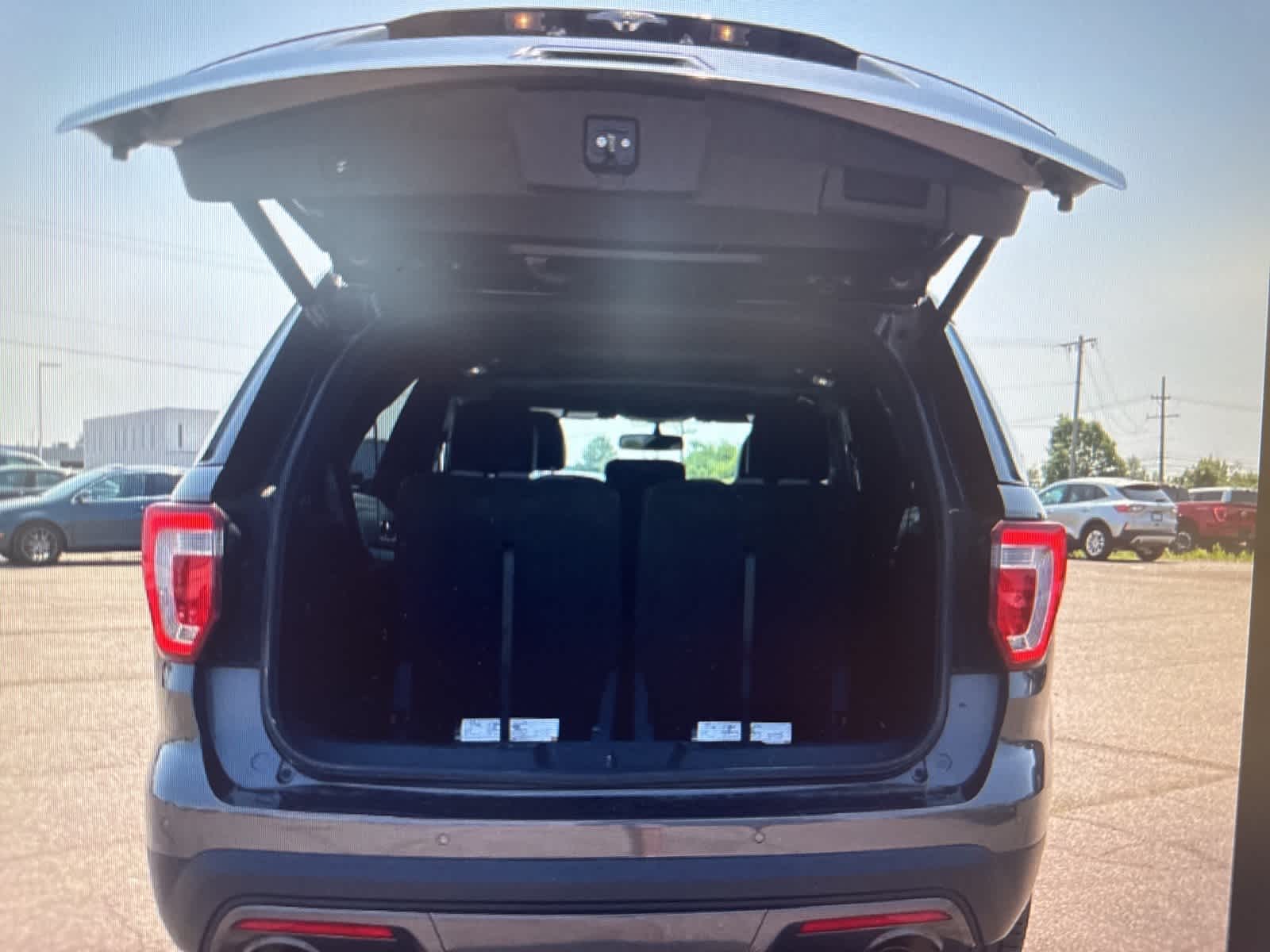 2017 Ford Explorer XLT 23