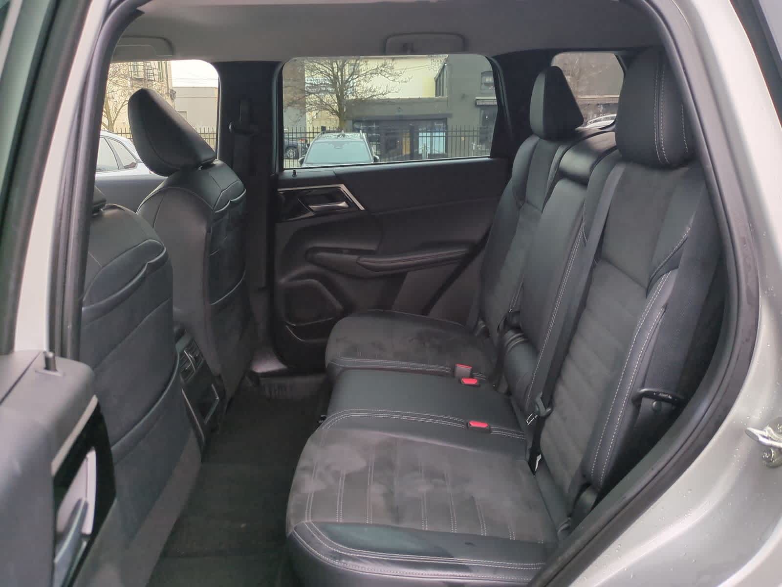 Thumbnail: 2023 Mitsubishi Outlander - 20