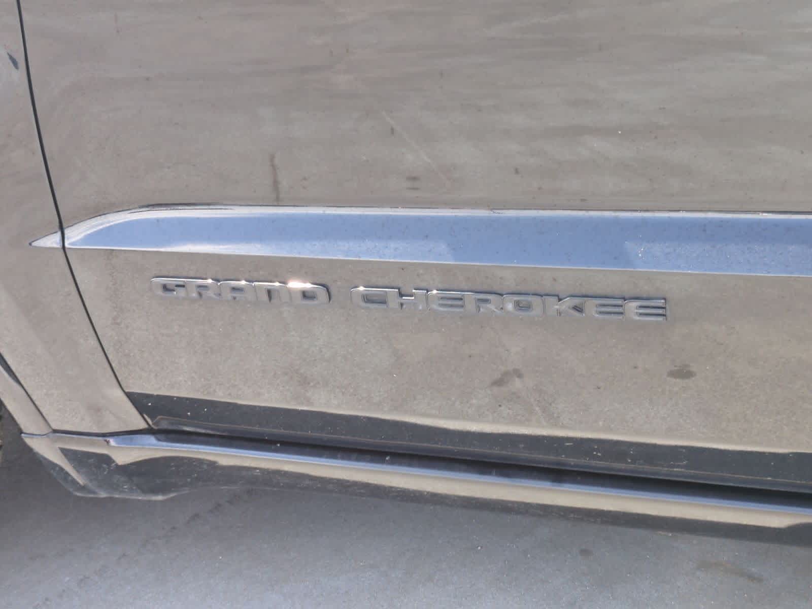 Thumbnail: 2020 Jeep Grand Cherokee - 13