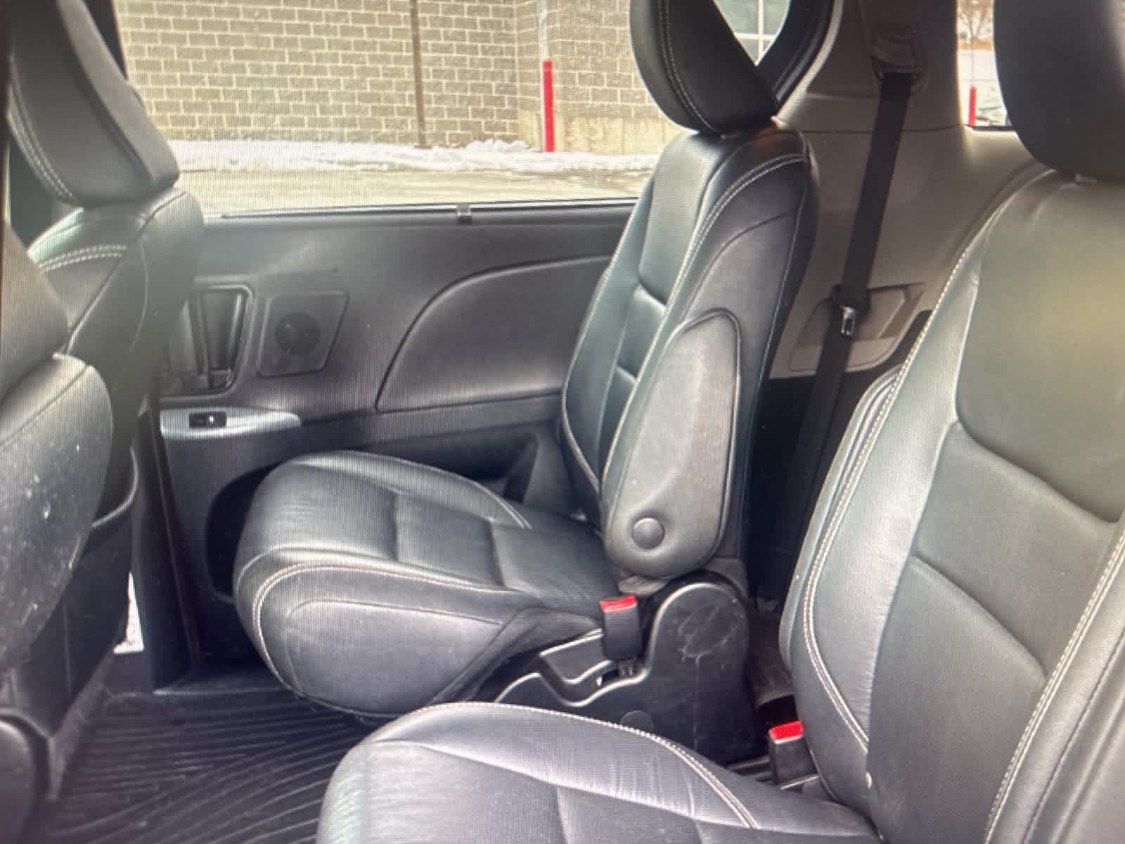 Thumbnail: 2019 Toyota Sienna - 13