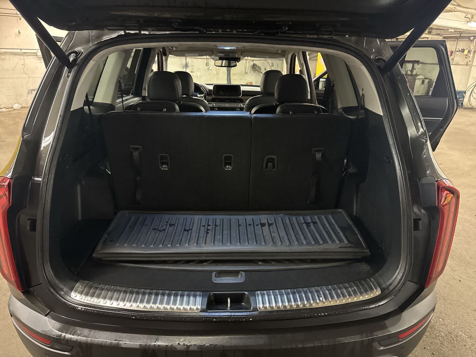 Thumbnail: 2020 Kia Telluride - 29