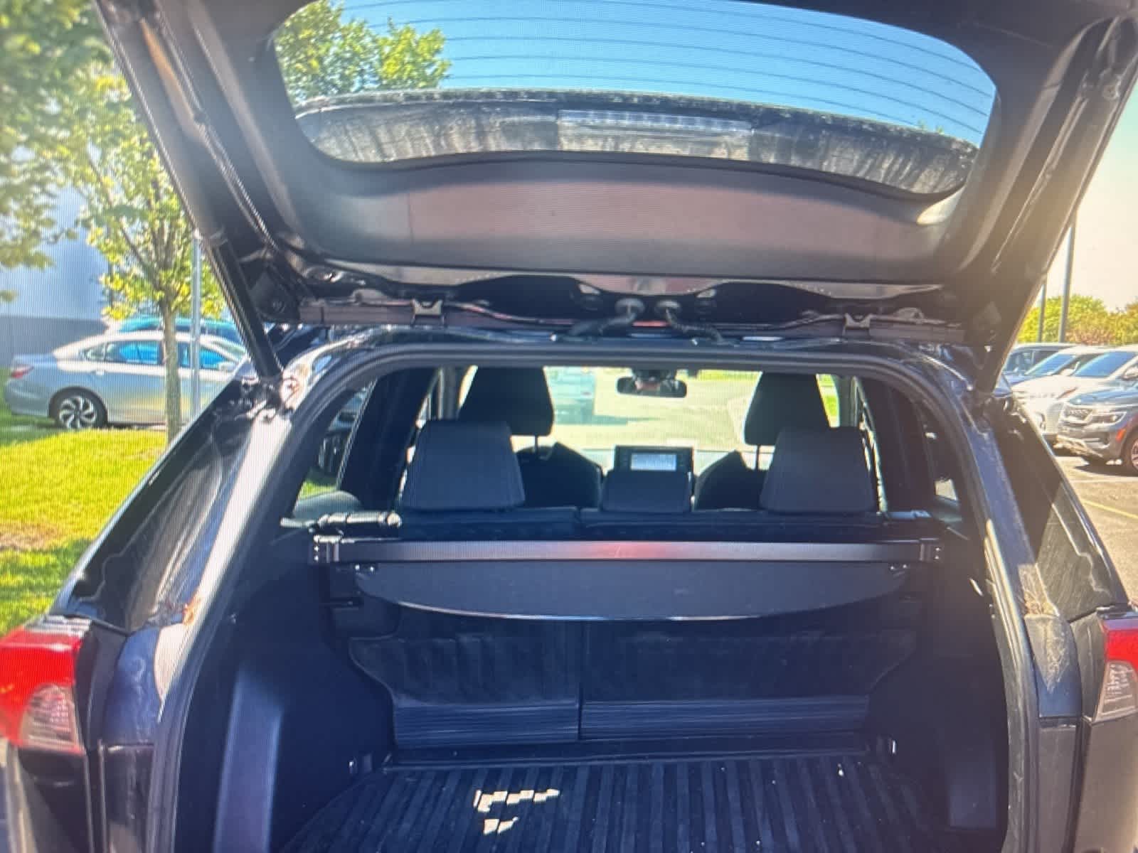 Thumbnail: 2022 Toyota RAV4 - 19