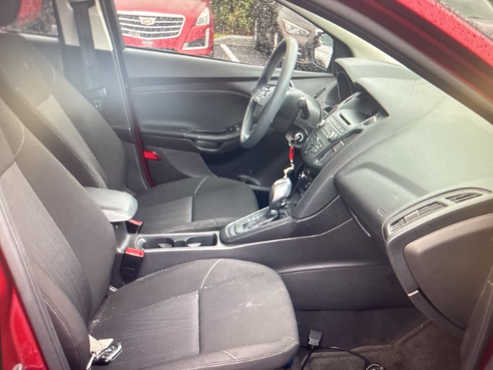 2015 Ford Focus SE 12