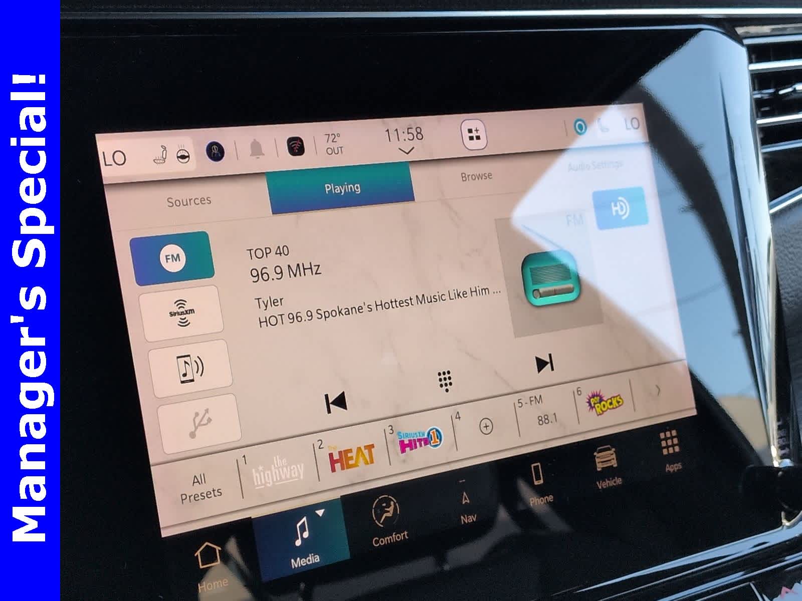 Thumbnail: 2023 Jeep Wagoneer - 31