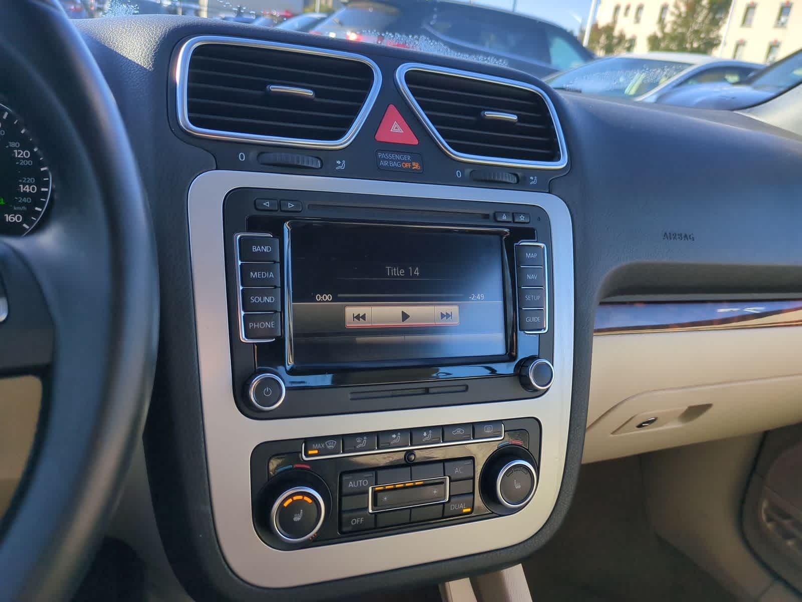 Thumbnail: 2012 Volkswagen Eos - 31