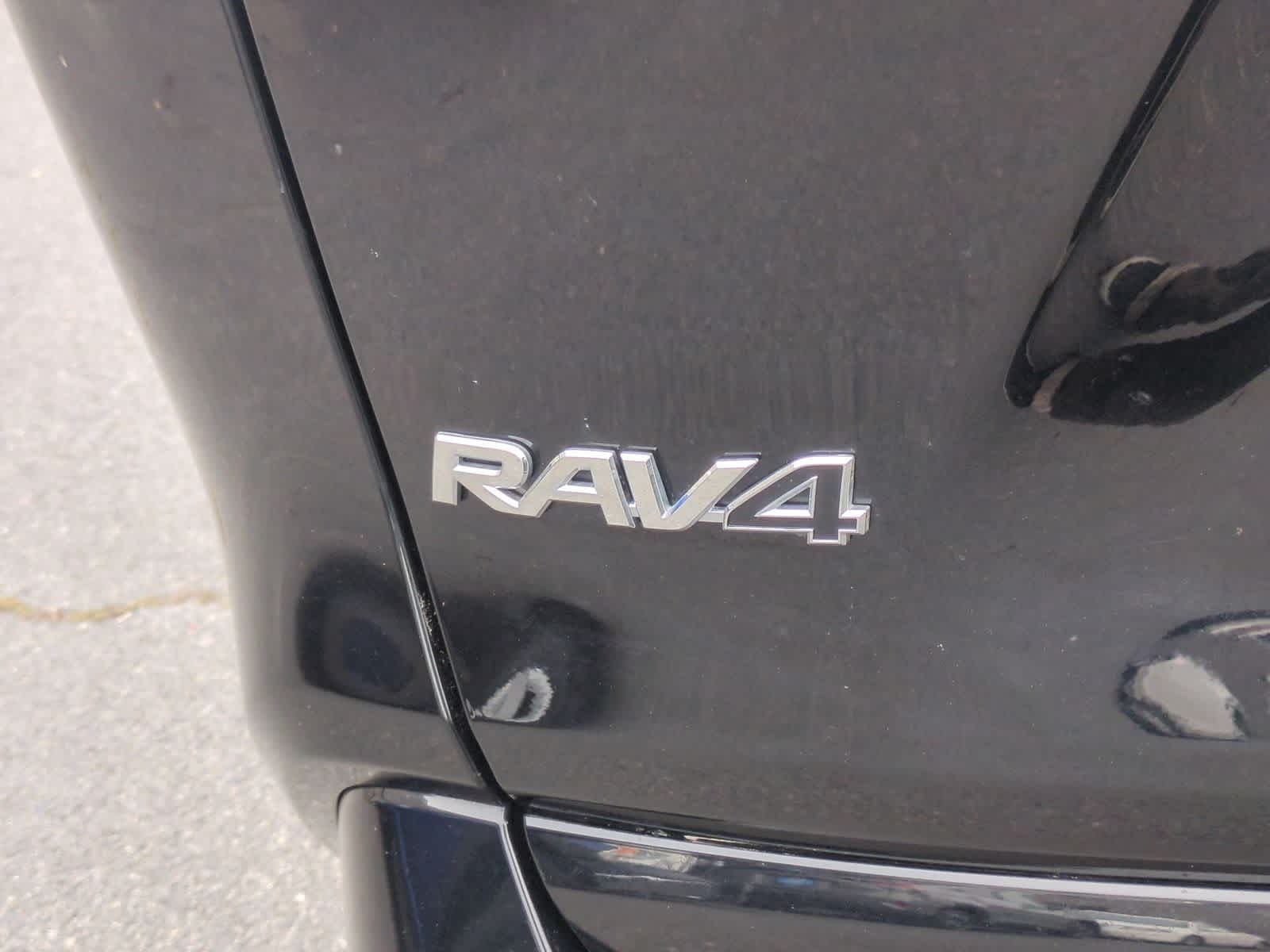 Thumbnail: 2022 Toyota RAV4 - 13