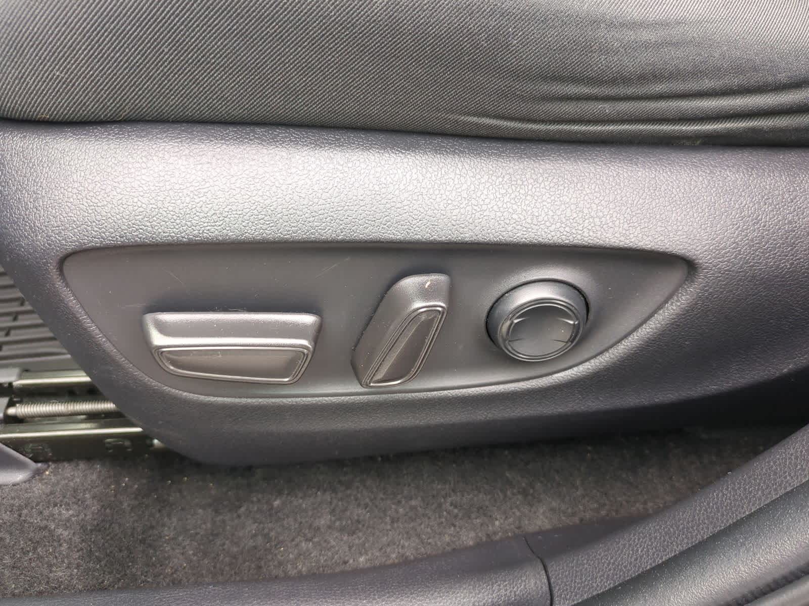 Thumbnail: 2020 Toyota RAV4 - 18