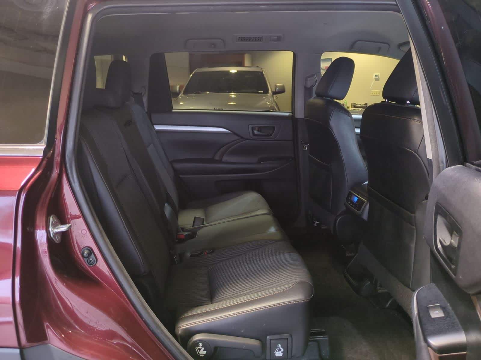 Thumbnail: 2015 Toyota Highlander - 21