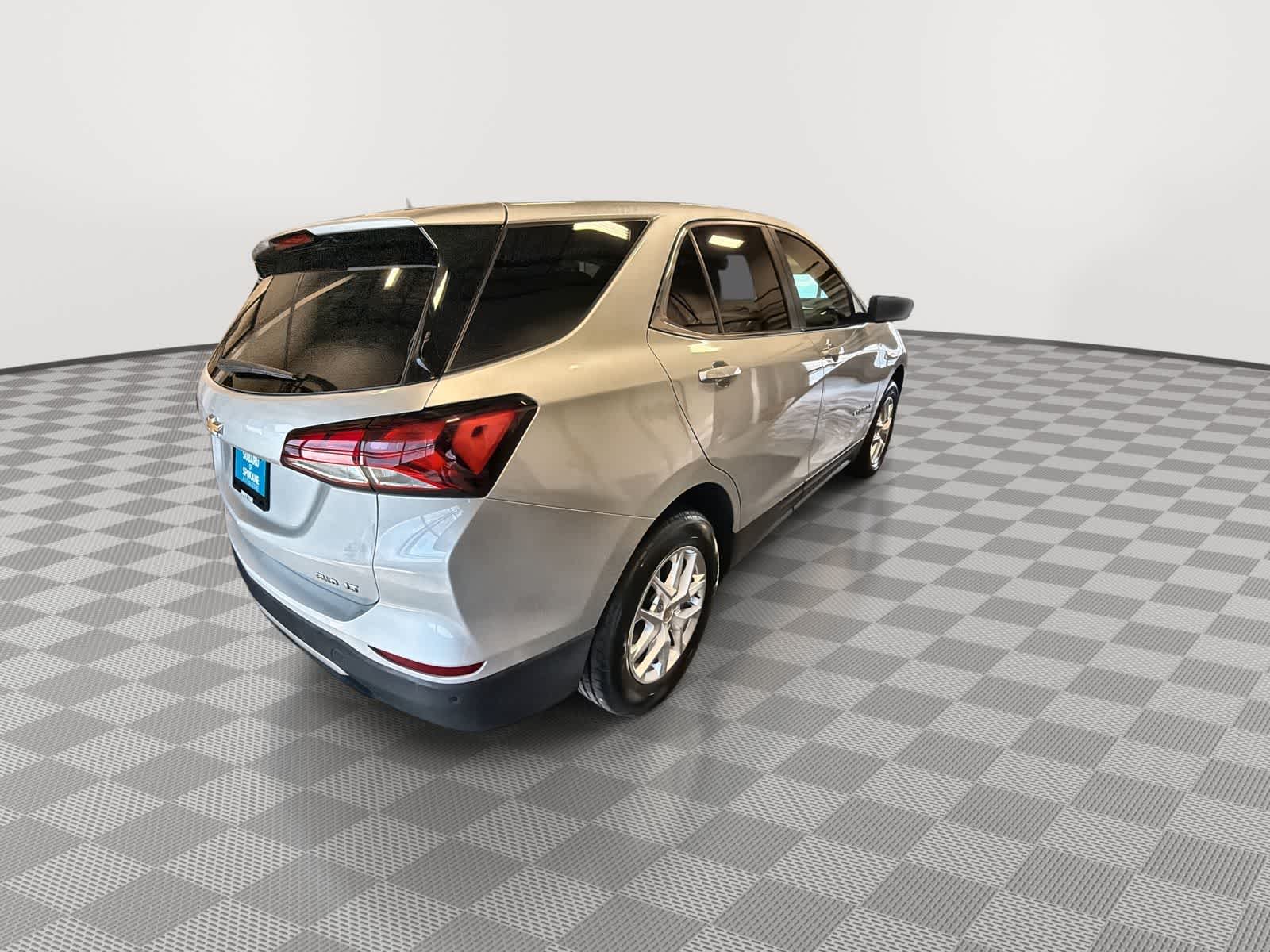 Thumbnail: 2022 Chevrolet Equinox - 8