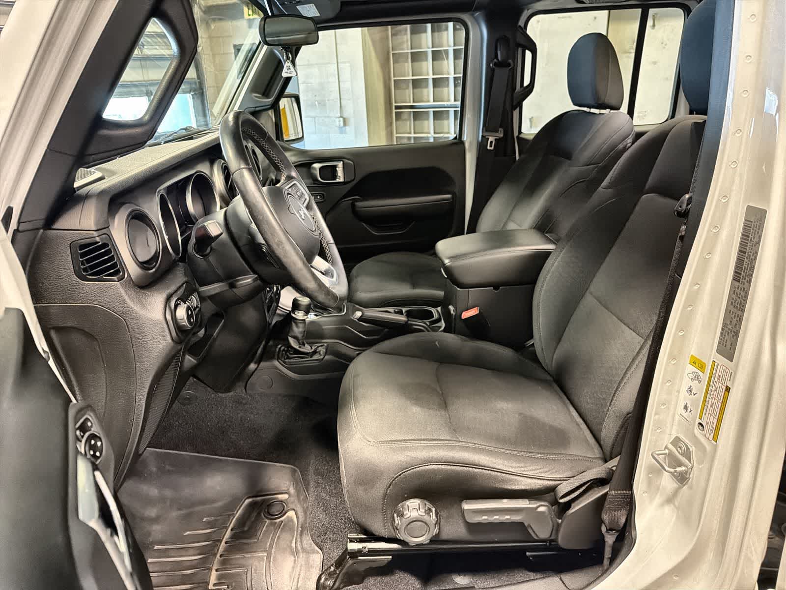 Thumbnail: 2020 Jeep Gladiator - 17