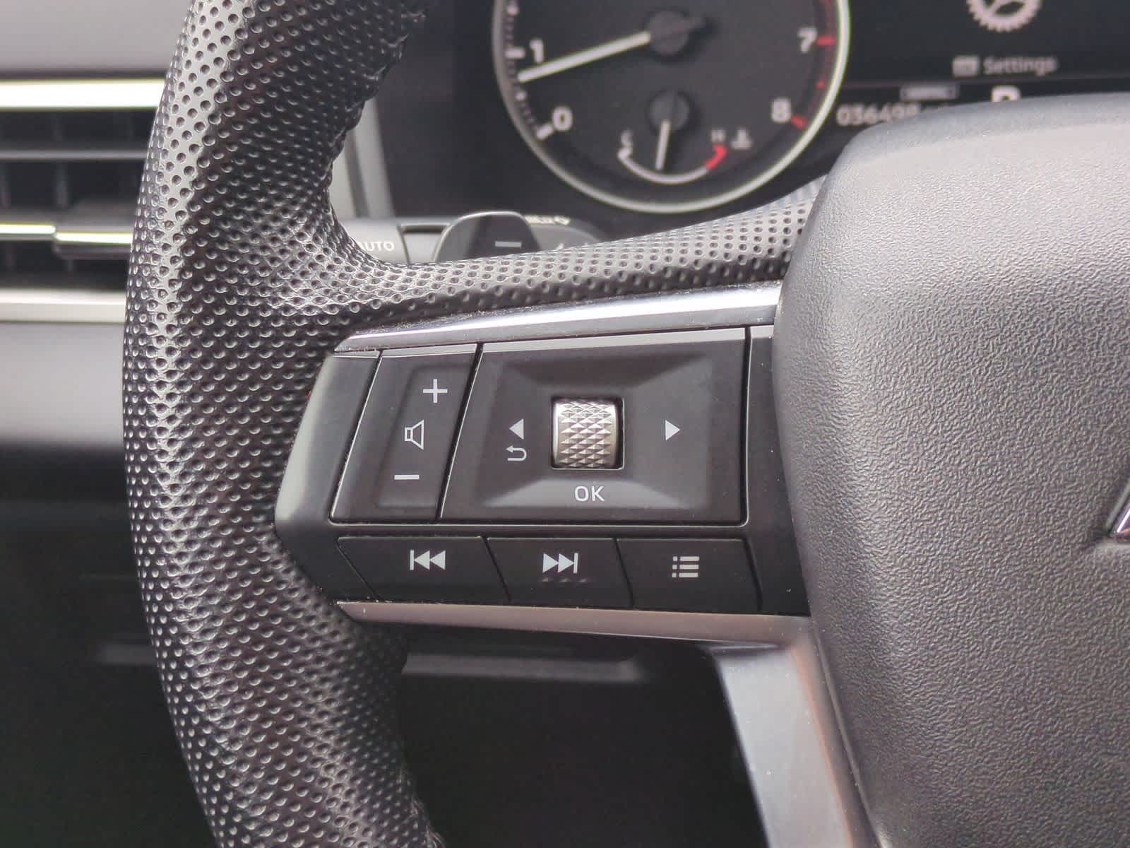 Thumbnail: 2023 Mitsubishi Outlander - 24