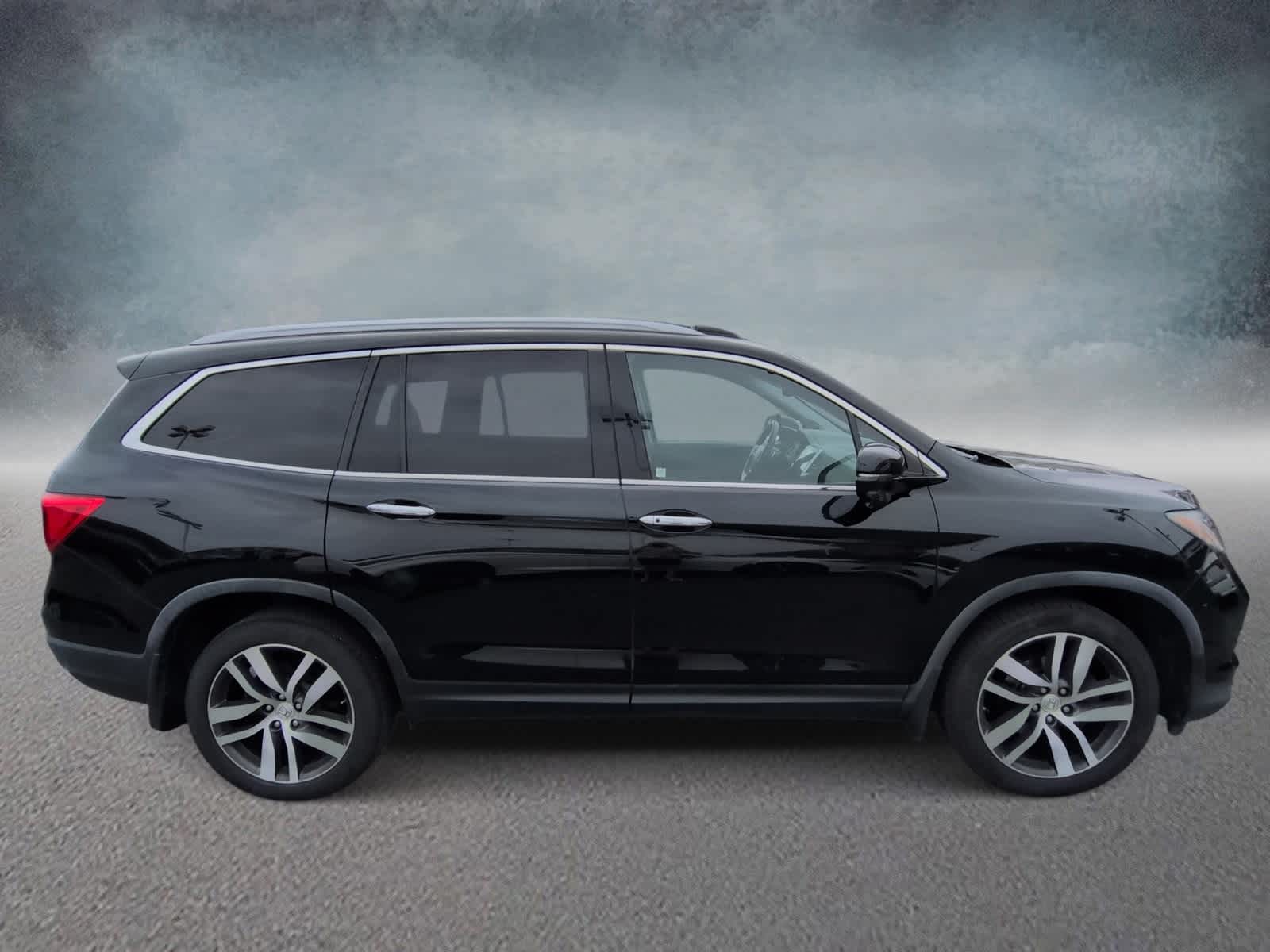 Thumbnail: 2017 Honda Pilot - 9