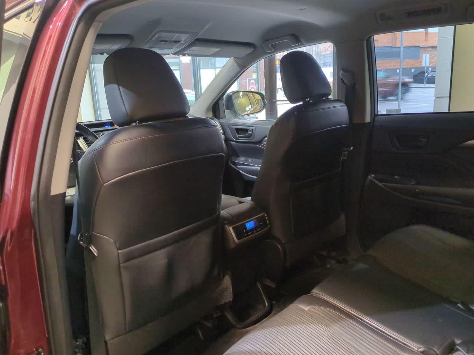 Thumbnail: 2015 Toyota Highlander - 19