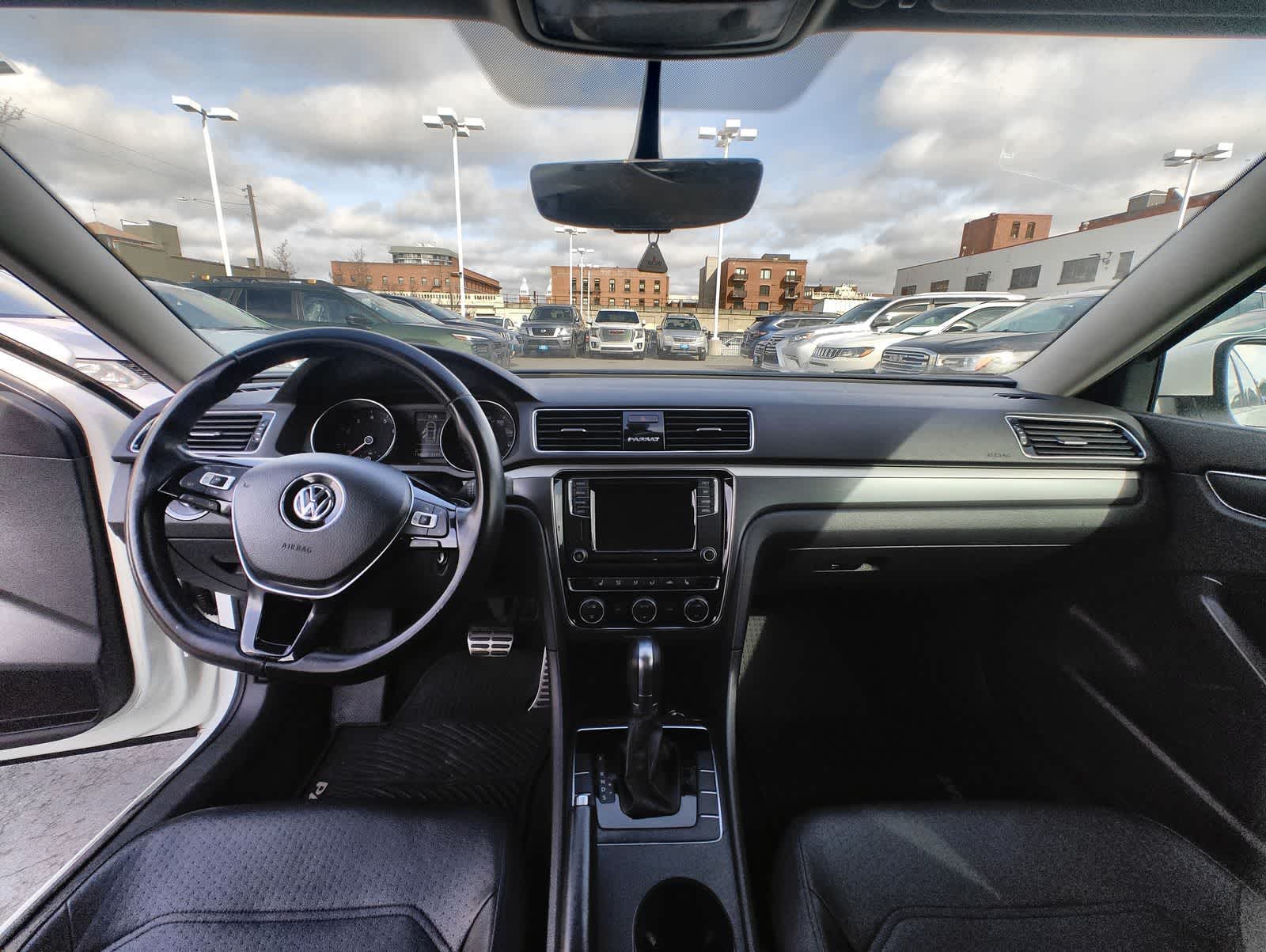 Thumbnail: 2018 Volkswagen Passat - 15