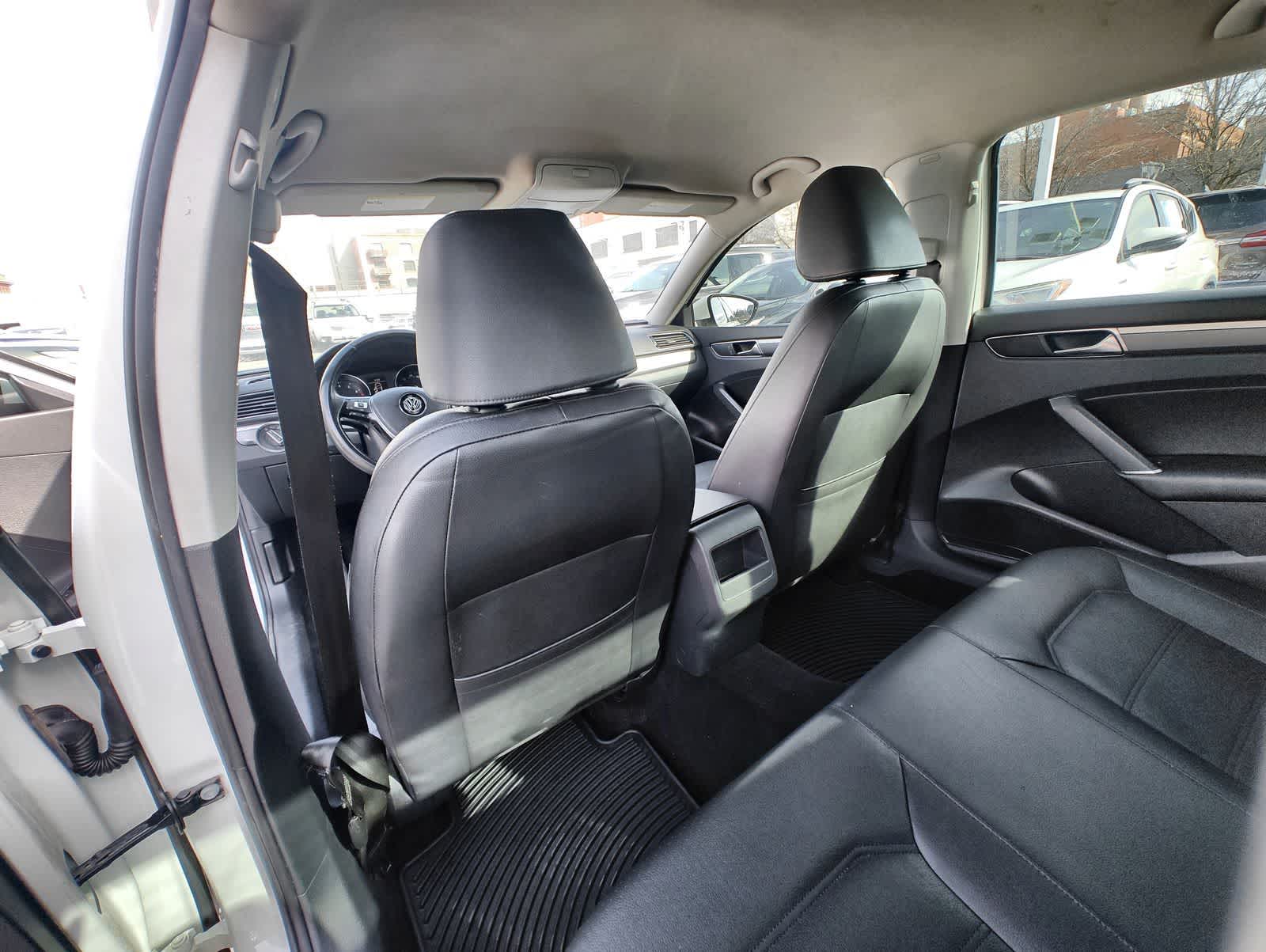 Thumbnail: 2018 Volkswagen Passat - 18