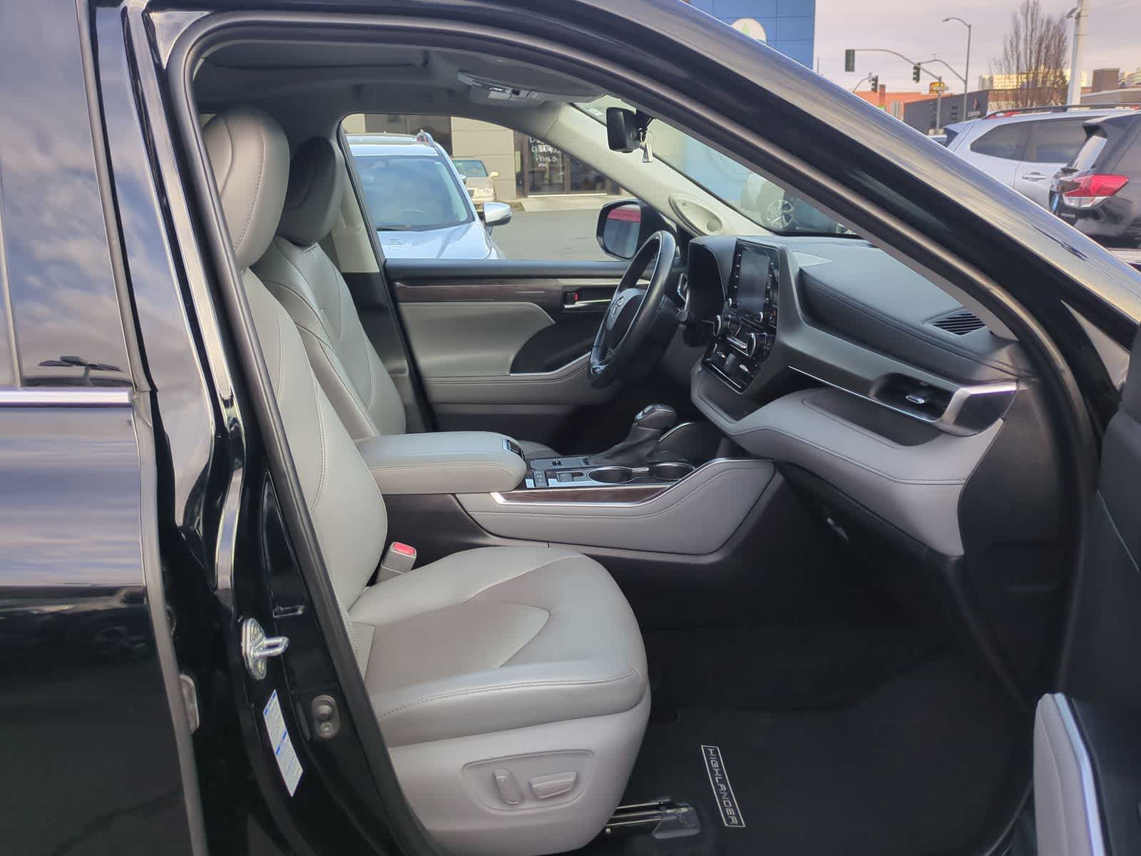Thumbnail: 2021 Toyota Highlander - 23
