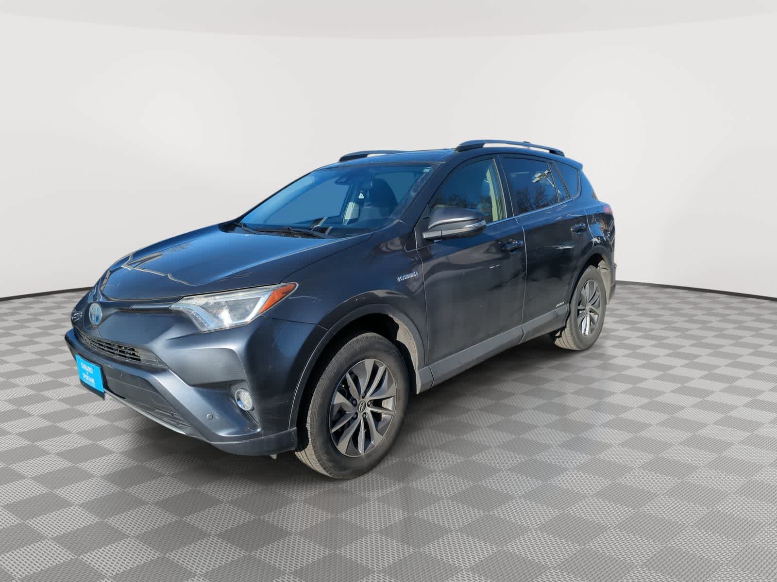 Thumbnail: 2018 Toyota RAV4 - 4