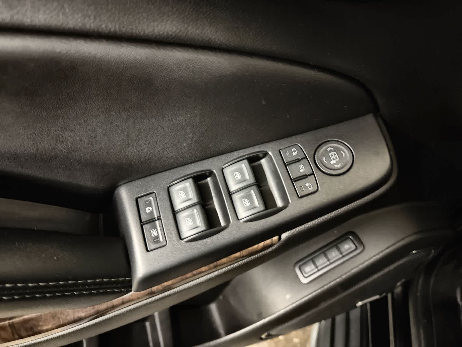 Thumbnail: 2018 Chevrolet Tahoe - 15