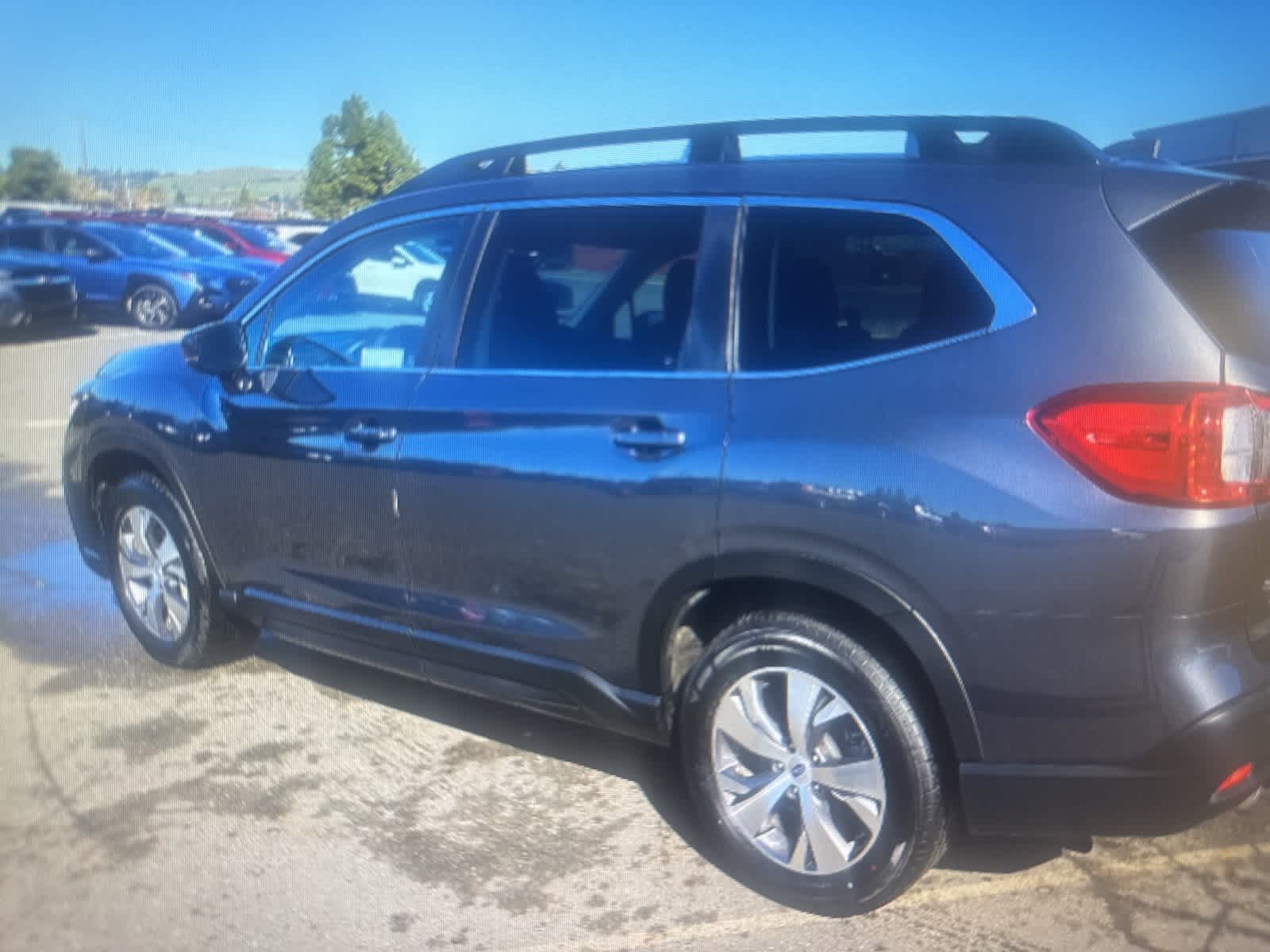 2024 Subaru Ascent Premium photo 3