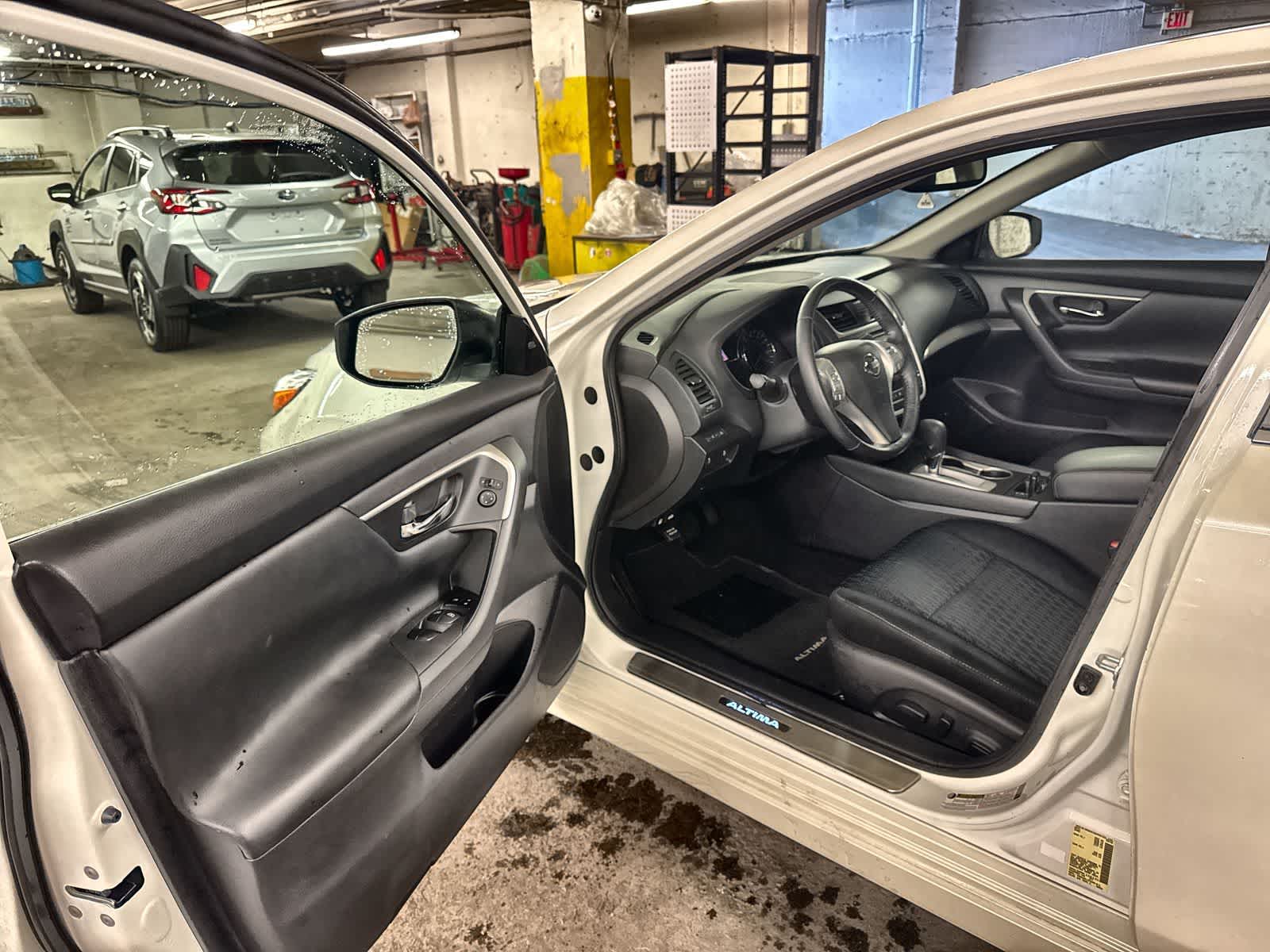 Thumbnail: 2017 Nissan Altima - 10