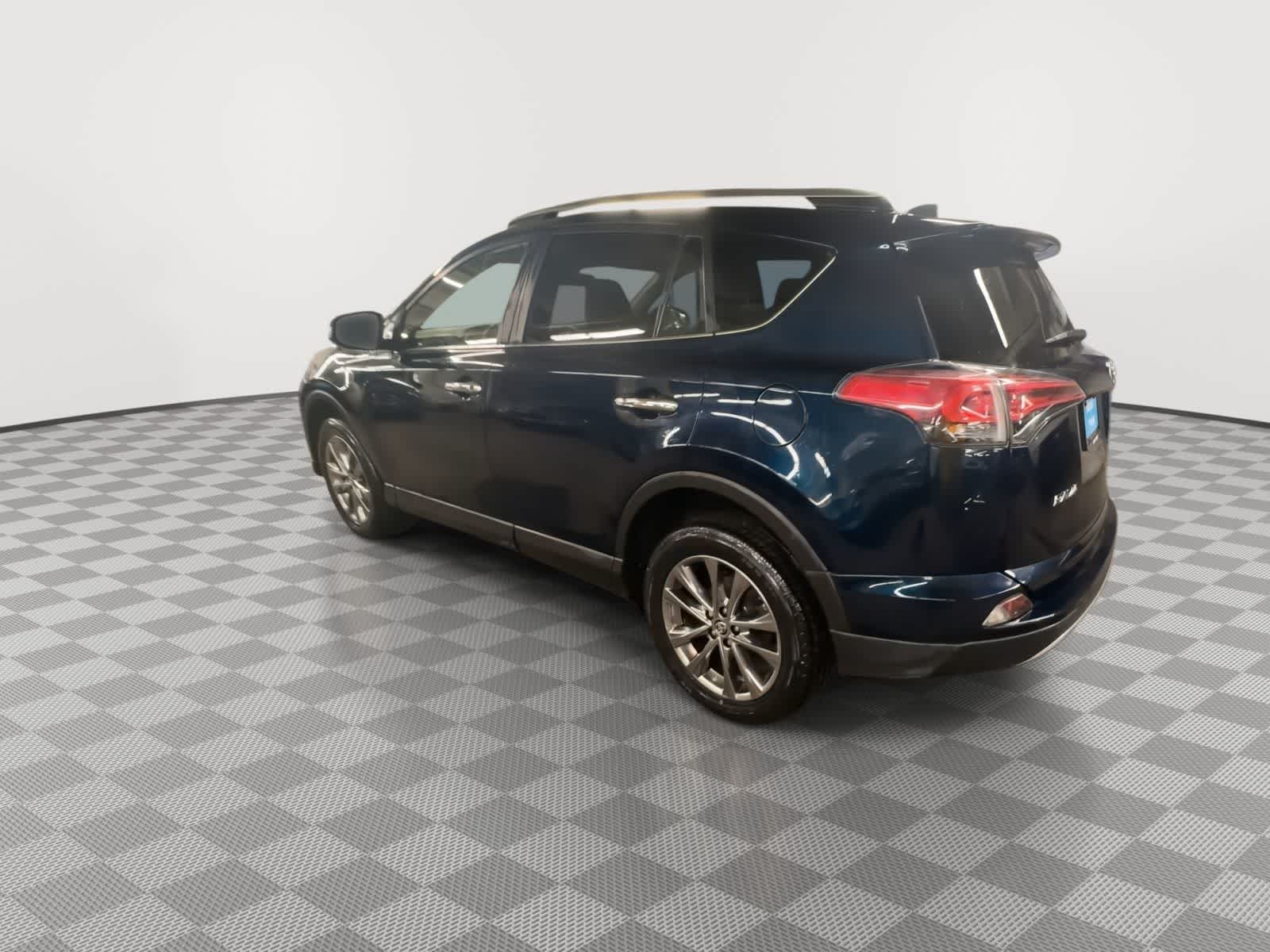 Thumbnail: 2018 Toyota RAV4 - 6