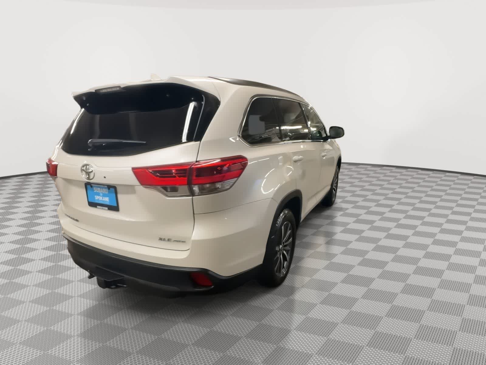 Thumbnail: 2019 Toyota Highlander - 8