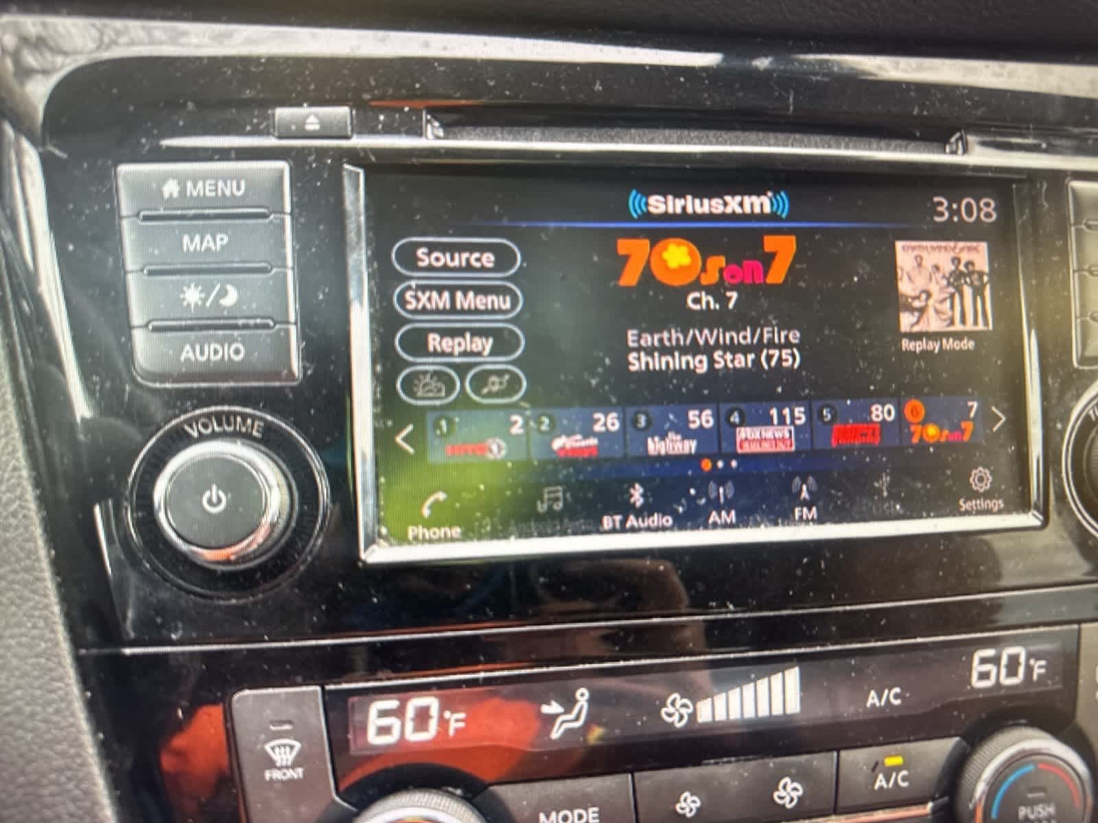 Thumbnail: 2019 Nissan Rogue - 17