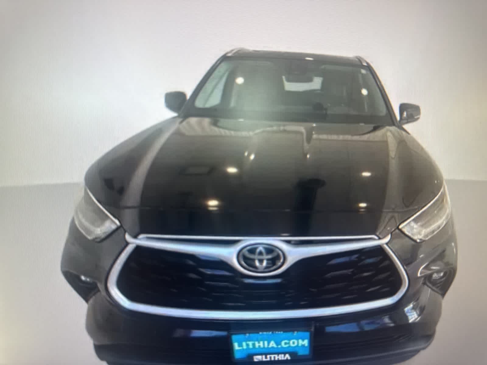 2021 Toyota Highlander XLE photo 2
