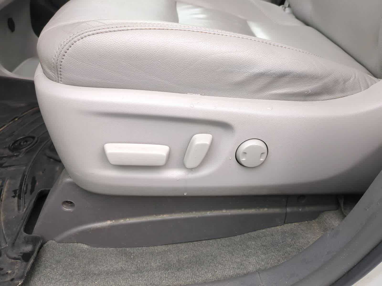 Thumbnail: 2017 Toyota Sienna - 18