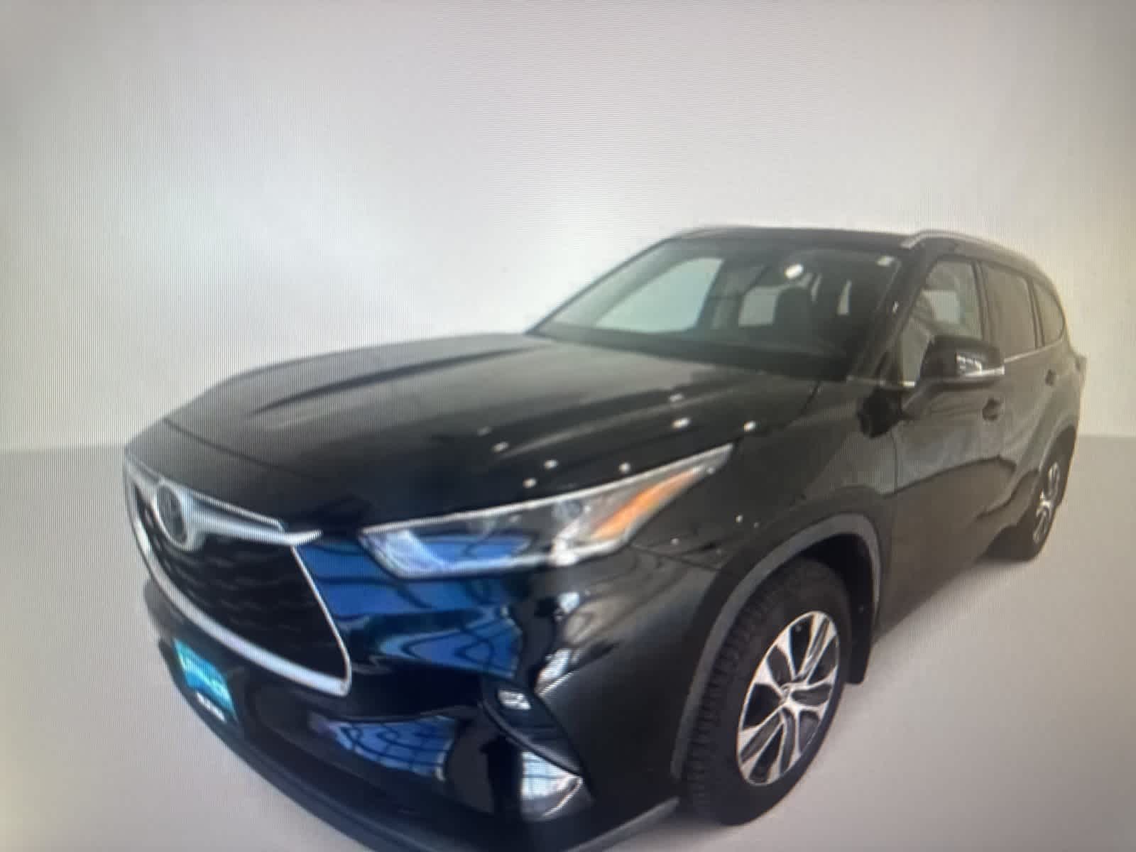 2021 Toyota Highlander XLE photo 3