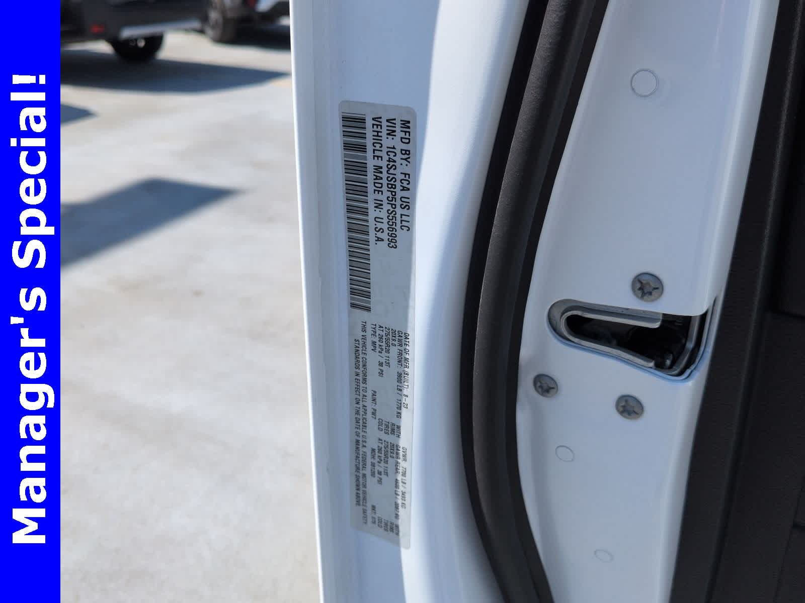 Thumbnail: 2023 Jeep Wagoneer - 36