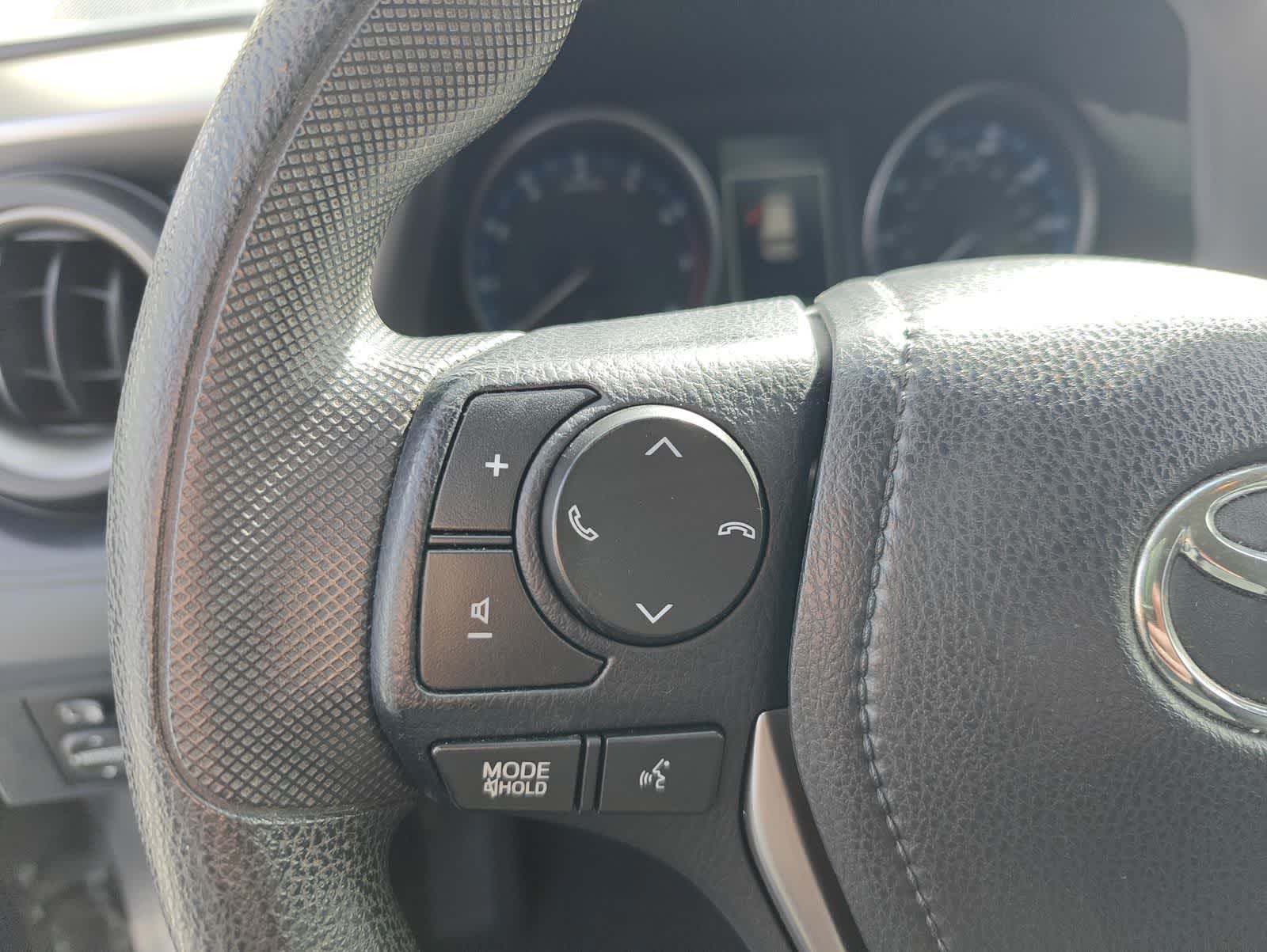 Thumbnail: 2017 Toyota RAV4 - 23