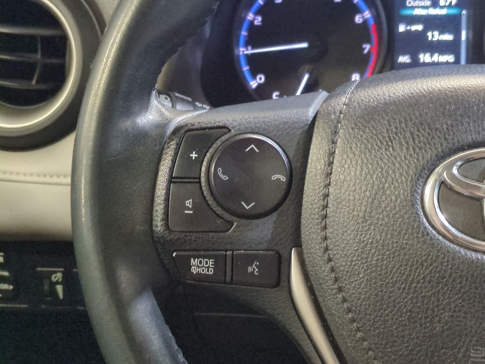 Thumbnail: 2017 Toyota RAV4 - 25