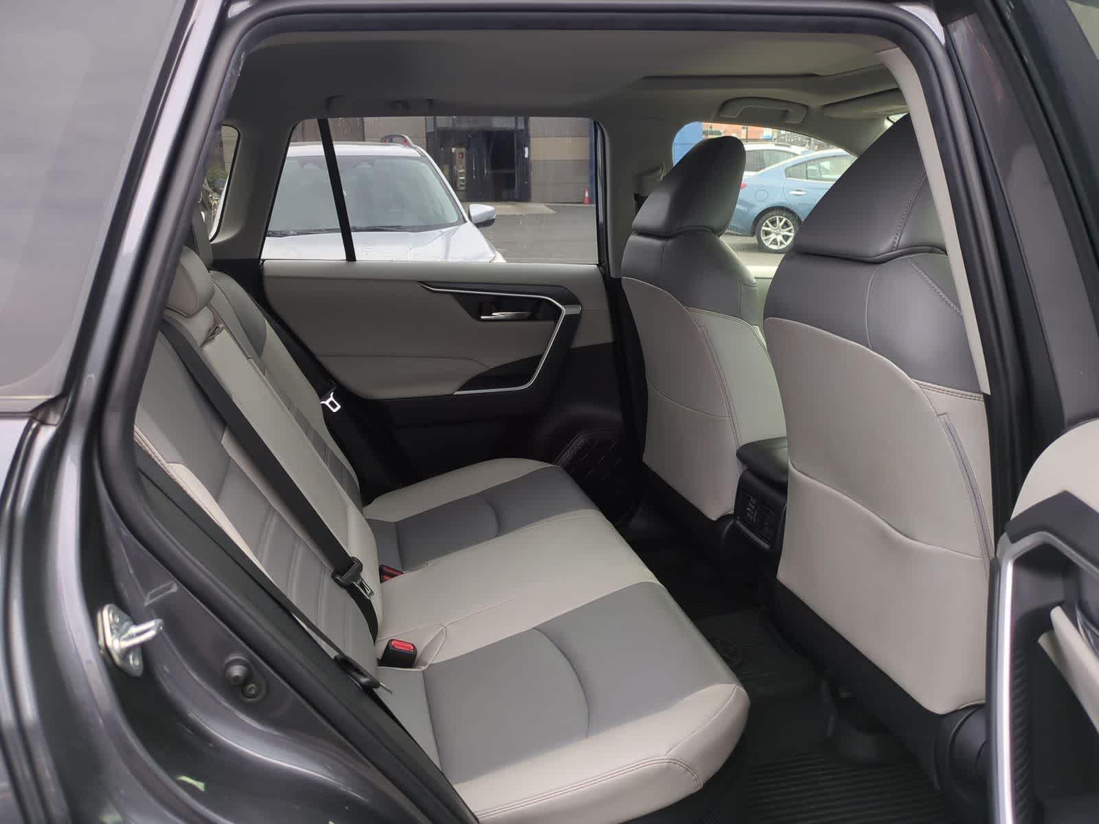 Thumbnail: 2022 Toyota RAV4 - 22