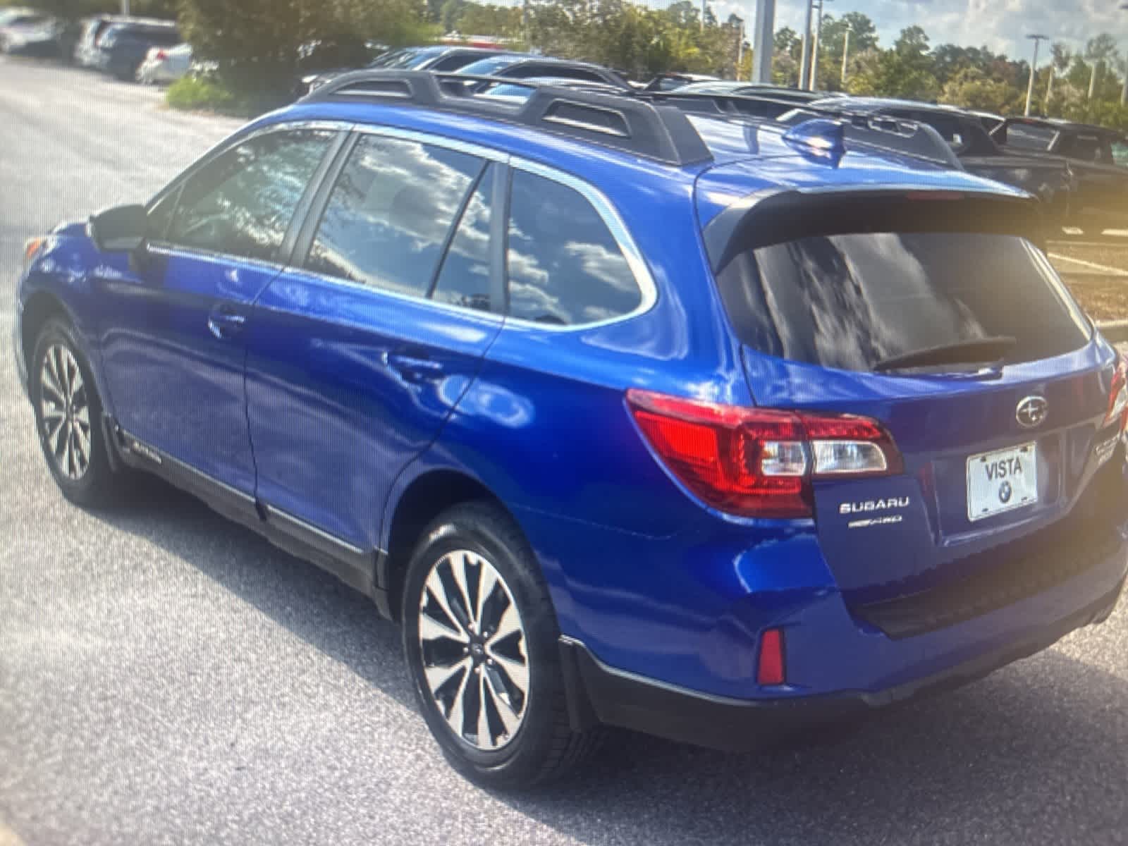 2016 Subaru Outback 2.5i Limited photo 2