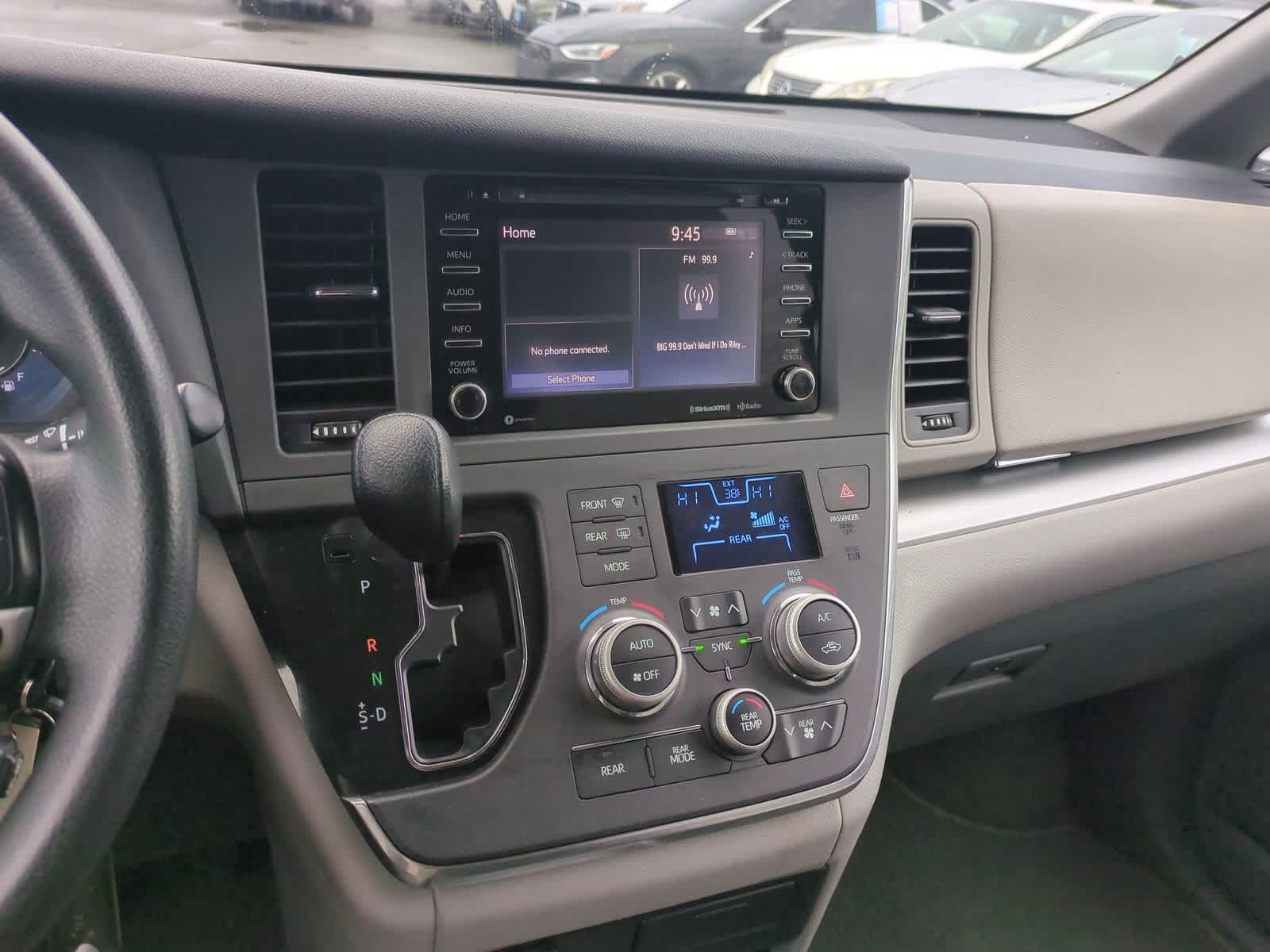 Thumbnail: 2018 Toyota Sienna - 28